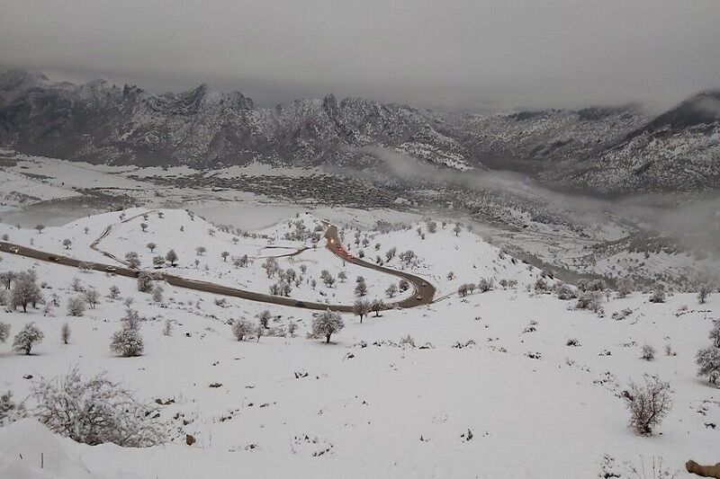 خودنمایی زمستان در پاییز