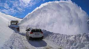 برف و کولاک راه ارتباطی ۱۰۰ روستای کردستان را بست