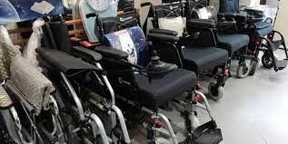 مراسم اهدای ویلچر برقی به معلولان در سنندج