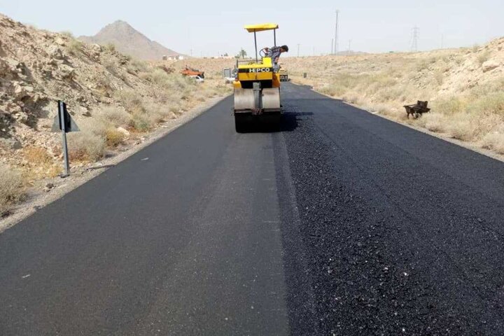 پنج کیلومتر راه روستایی در سقز آسفالت شد