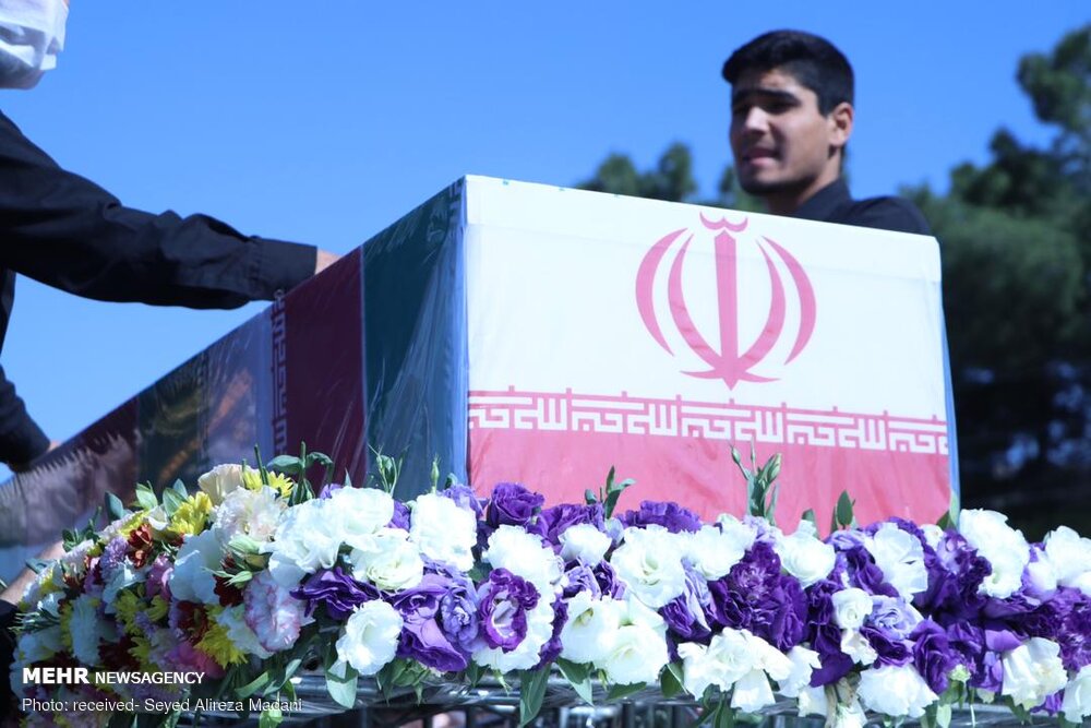 پیکر شهید متین ساعدی در بهشت محمدی سنندج به خاک سپرده شد