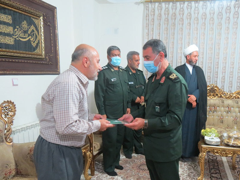 تکریم خانواده های معظم شهدا یک رسالت همگانی است