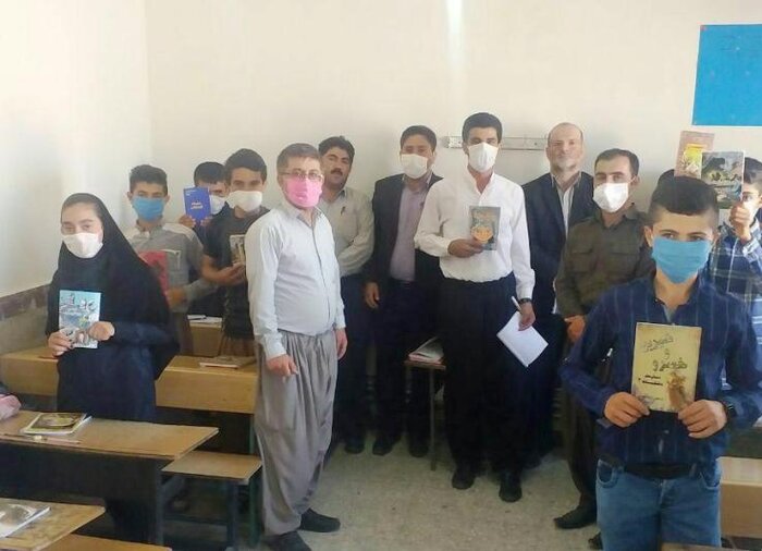 ۲ هزار جلد کتاب میان روستاهای دیواندره توزیع شد