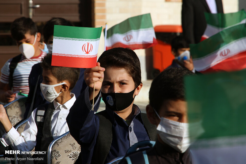 ۳۸ هزار دانش آموز سقزی راهی مدرسه شدند