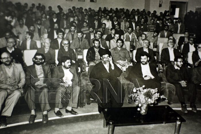 تصاویر آرشیوی سفر آیت الله خامنه‌ای رییس‌جمهور وقت به کردستان آبان ماه سال ۶۷