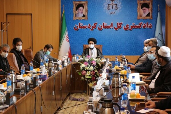 سازمان های مردم نهاد در مبارزه با فساد دستگاه قضا را یاری کنند