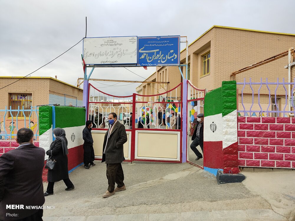 حضور گروه جهادی چشم پزشکی بسیج در ناحیه منفصل شهری نایسر سنندج