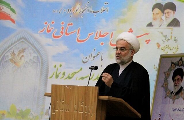 نماینده ولی‌فقیه در کردستان: بهترین نقطه مدارس نمازخانه شود