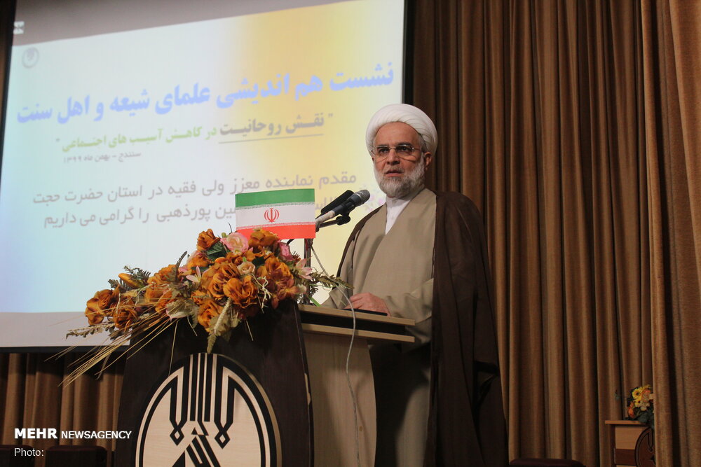 نشست تخصصی نقش روحانیون کردستانی در کاهش آسیب های اجتماعی