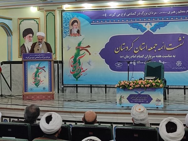 ائمه جمعه با در نظر گرفتن مسائل روز به روشنگری در جامعه بپردازند
