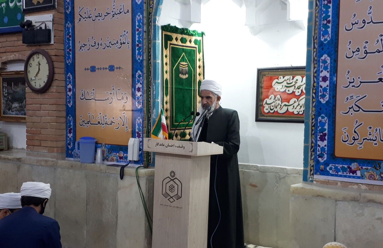 امام جمعه سنندج: تلاش کادر درمان در سال جاری فراموش نشدنی است