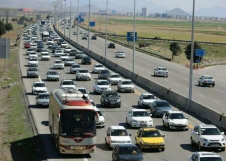 تردد روزانه ۴۳ هزار خودرو در جاده‌های کردستان ثبت شد
