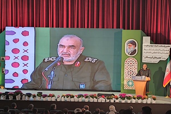 دشمنان ملت ایران کهنه و پوسیده شده اند