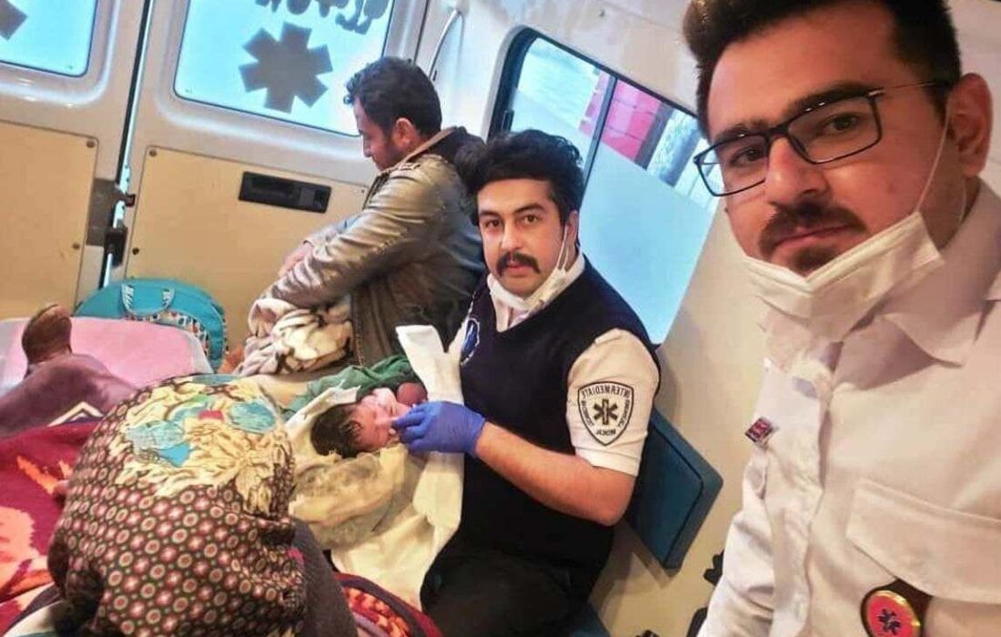 نوزاد عجول مریوانی در آمبولانس ۱۱۵ به دنیا آمد