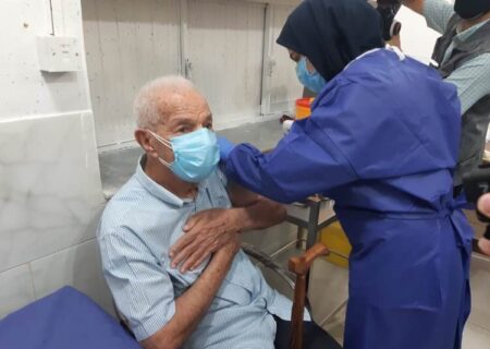 آغاز واکسیناسیون ۲۲ هزار سالمند بالای ۸۰ سال در کردستان