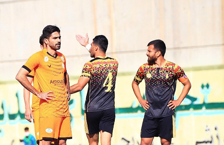 ادامه صدرنشینی مس کرمان و سقوط دو پلهای شهرداری آستارا