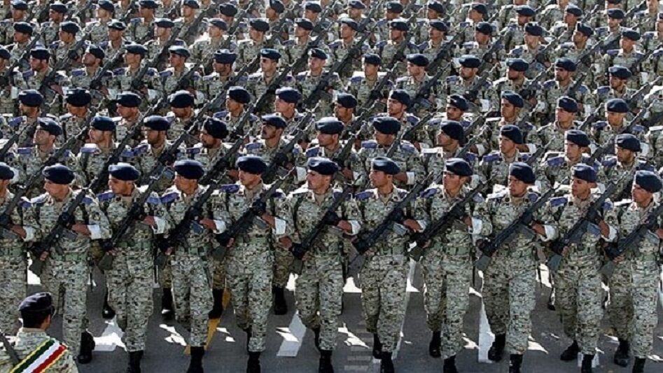 استاندار و فرمانده انتظامی کردستان روز ارتش را تبریک گفتند