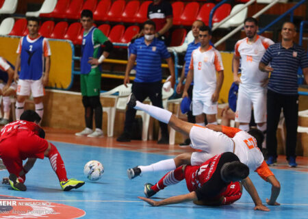 بازی جنجالی در لیگ برتر فوتسال/ پنالتی سن ایچ با ۶ بازیکن سوخت!