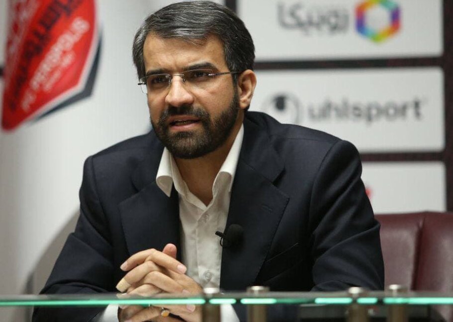 باشگاههای خصوصی پول دولتی میگیرند/ ماندم تا مشکلات را حل کنم