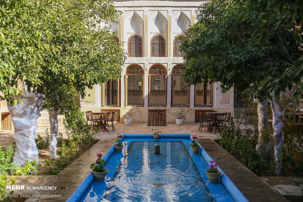 برگزاری جلسه کمیته تشخیص نفایس ملی /مخالفت با فروش مدرسه هدایت