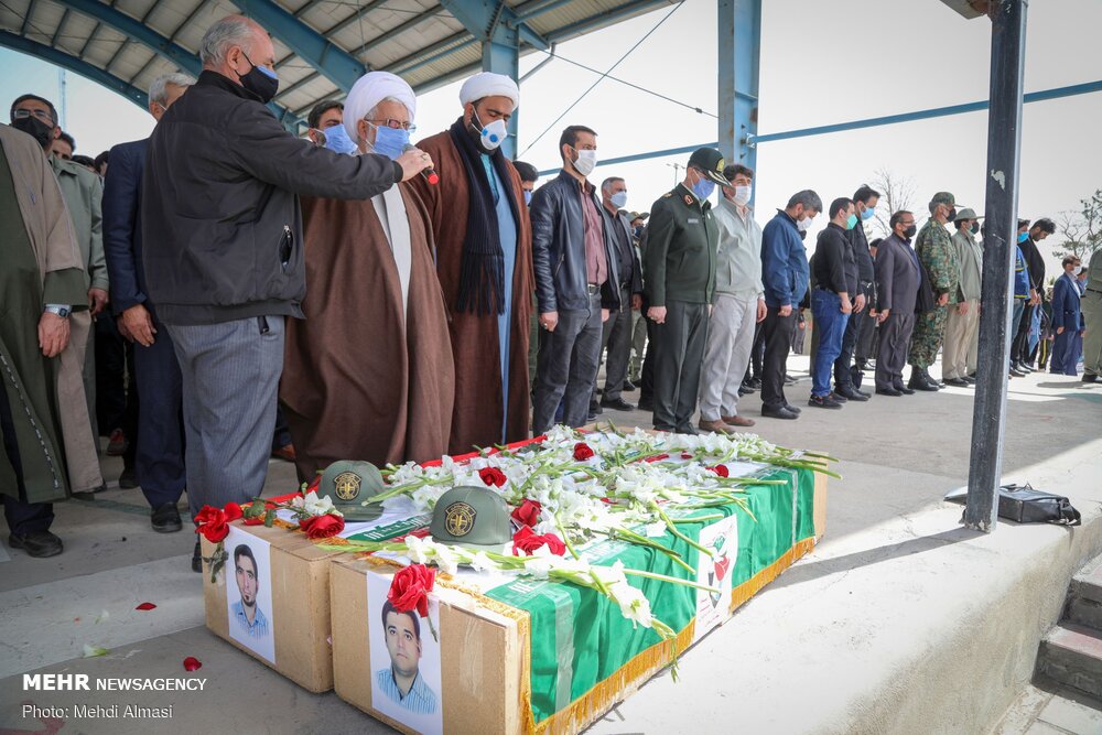 تشییع پیکر ۲ محیط‌بان در زنجان
