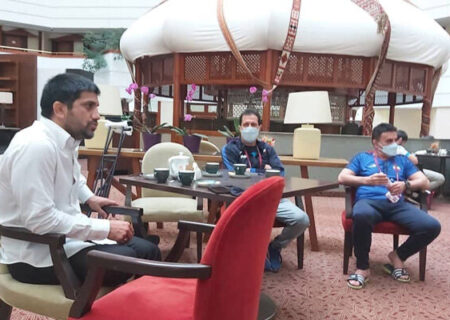 جلسه علیرضا دبیر و شاگردان محمد بنا در قزاقستان