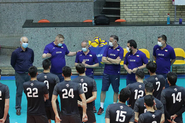 حضور الکنو در اردوی تیم ملی والیبال/ مترجم نیامده کرونا گرفت!