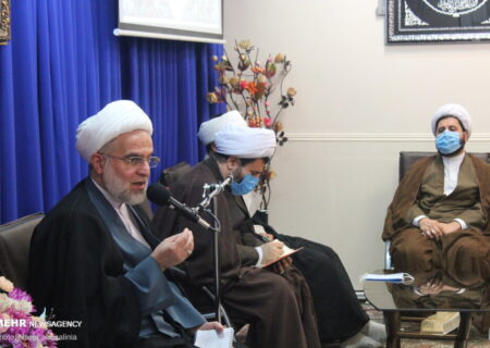 حضور طلاب جهادگر در بیمارستان ها موجب دلگرمی مردم است