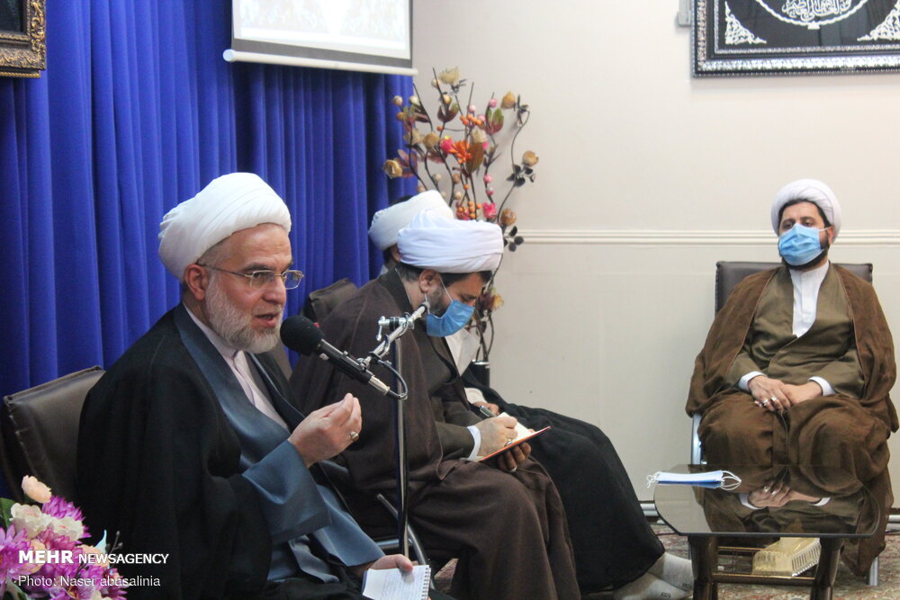 حضور طلاب جهادگر در بیمارستان ها موجب دلگرمی مردم است