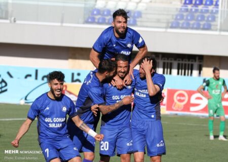 دیدار تیم های فوتبال گل گهر سیرجان و ماشین‌سازی‌تبریز