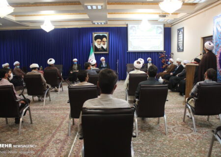 دیدار گروه جهادی حوزه های علمیه با نماینده ولی فقیه در کردستان