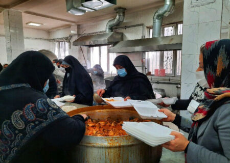 روزانه چهار هزار پُرس غذا بین نیازمندان کردستانی توزیع می‌شود