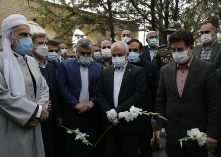 رییس بنیاد شهید به مقام شامخ شهدای سنندج ادای احترام کرد