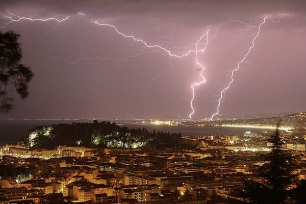 سه نفر در روستاهای آذربایجان شرقی دچار صاعقهزدگی شدند