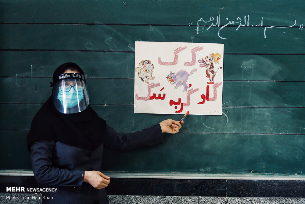 «معلمان» در اولویت دریافت واکسن کرونا قرار گیرند