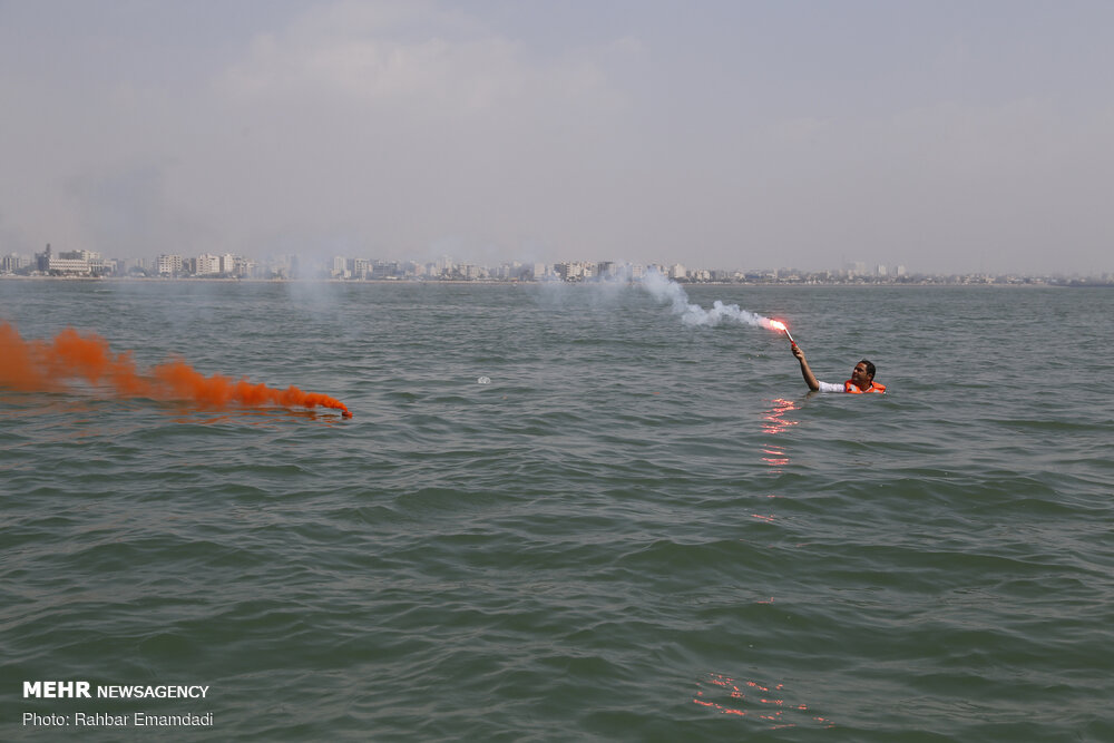 نجات جان ۸ صیاد در آبهای جنوب جزیره قشم