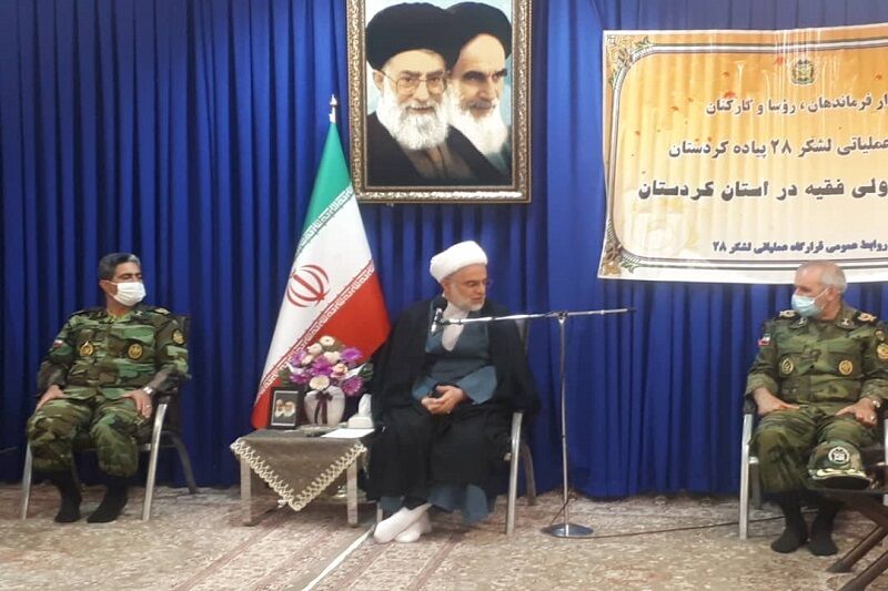 نماینده ولی فقیه در کردستان: ایثارگری بزرگان ارتش فراموش نمیشود