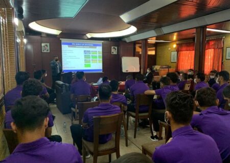 کلاس داوری برای بازیکنان فولاد پیش از سفر به عربستان