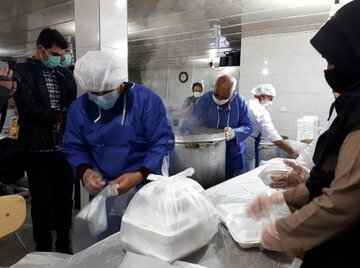 یک هزار و ۸۰۰ پرس غذا بین نیازمندان کردستانی توزیع شد