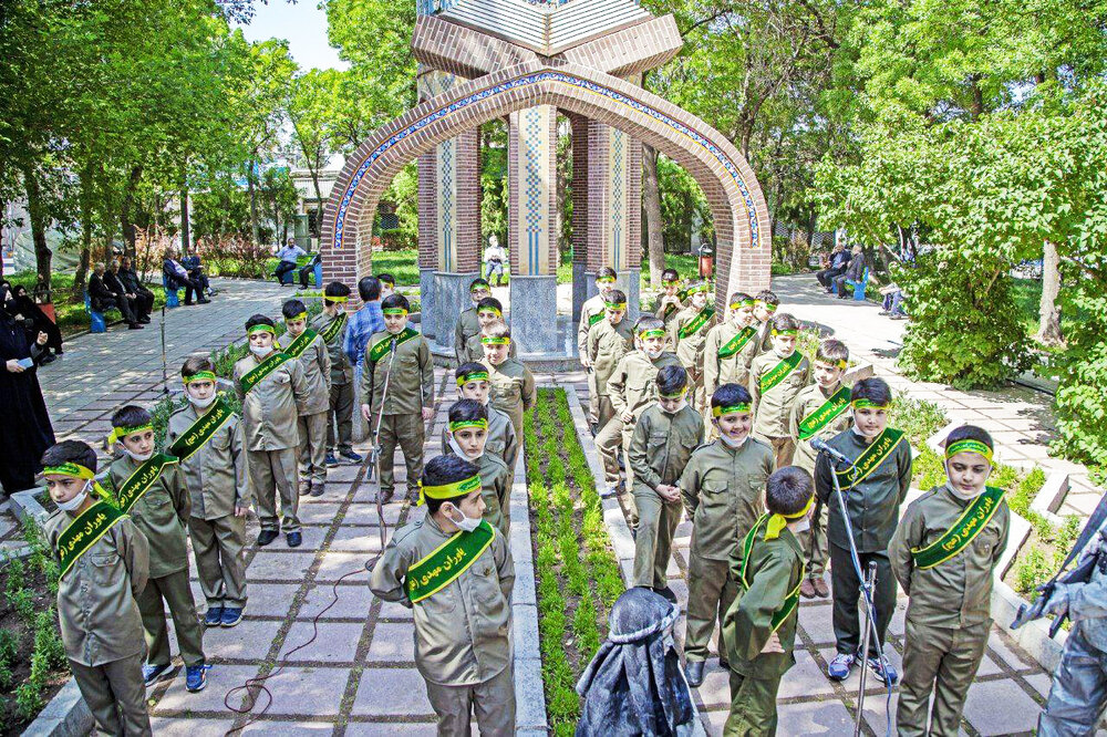 از «یک دلیل نفرت از اسرائیل» تا «با کاروان انصار»