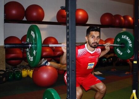 انجام تمرین صبحگاهی پرسپولیس با وزنه