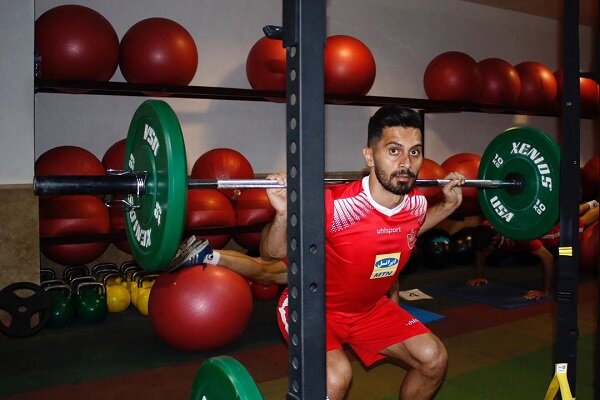 انجام تمرین صبحگاهی پرسپولیس با وزنه