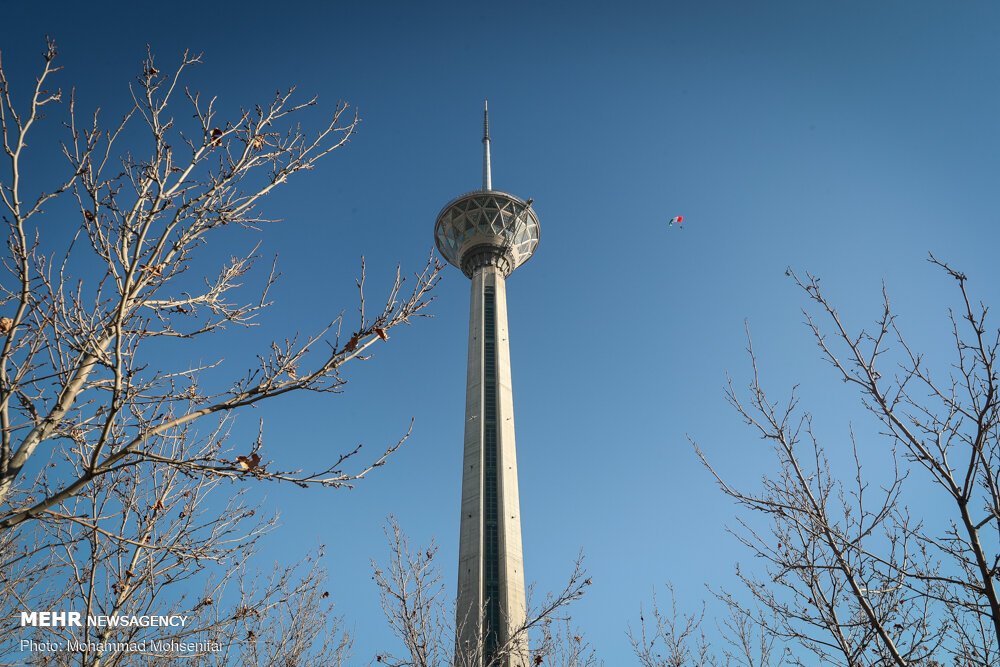 بازگشایی برج میلاد همزمان با آغاز فعالیت مشاغل ۱ و ۲