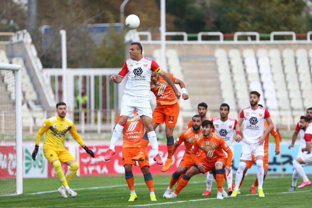 تنها تردید گلمحمدی برای انتخاب ترکیب پرسپولیس/ ابهامات یک بازیکن