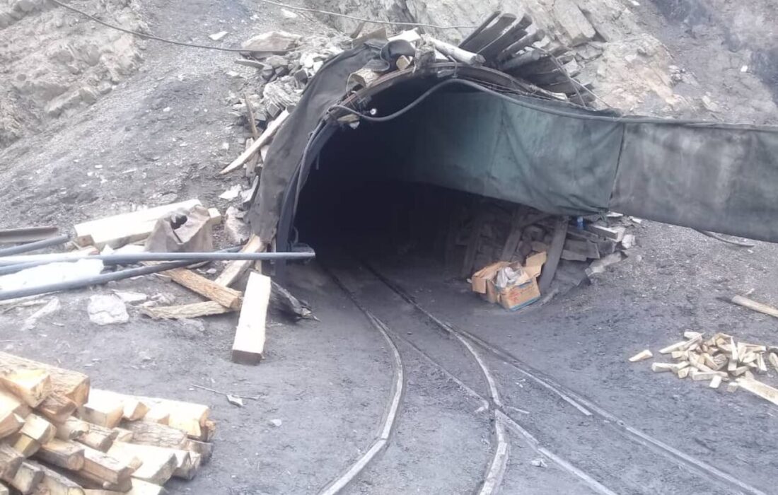 تونل ۴۲ معدن طزره موقتاً تعطیل شد/ سطح ایمنی کارگاه بررسی میشود