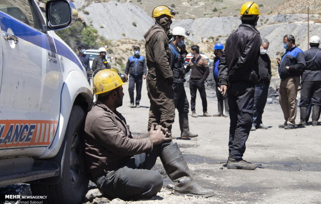 جنازه یک معدنچی طزره یافت شد/ ادامه جستجو برای کارگر دیگر