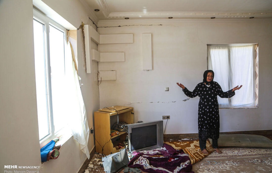 درد و دل یک زلزله‌زده گرمه‌ای/ تا فصل سرما برایمان سرپناه بسازید