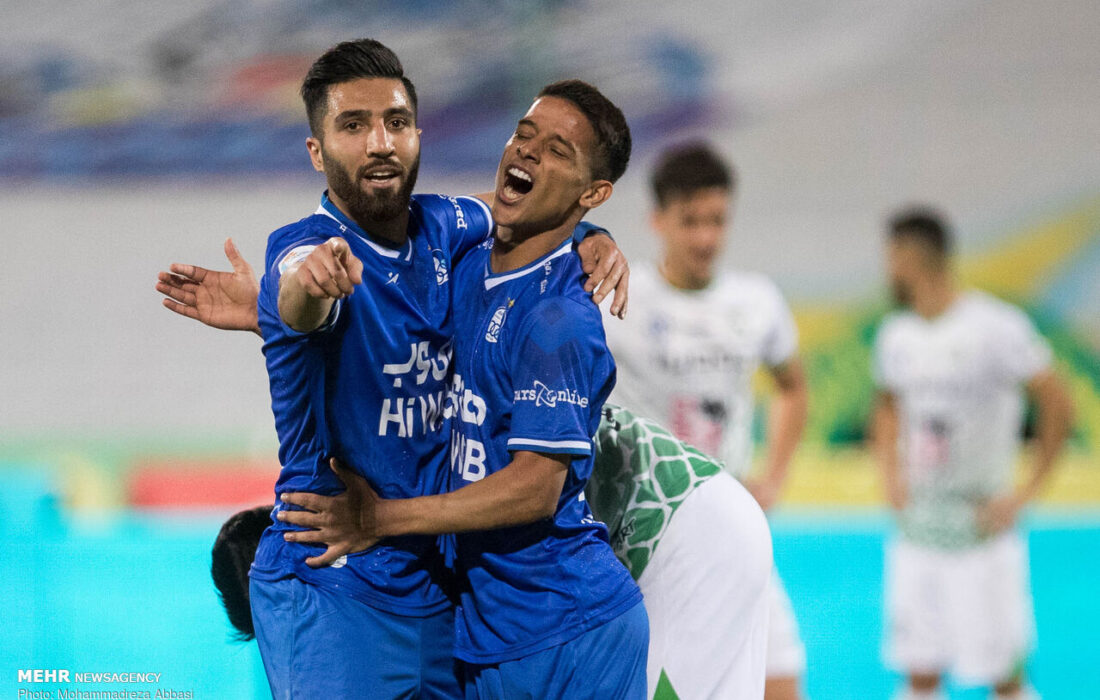 دیدار تیم های فوتبال استقلال تهران و ذوب آهن اصفهان