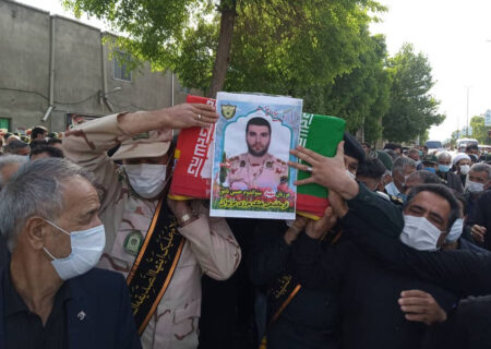 شهید مرزبان هنگ مرزی مریوان در قروه تشییع شد