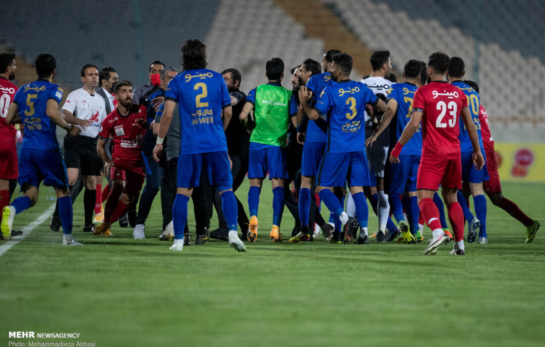 فدراسیون فوتبال پرسپولیس، استقلال و سپاهان را نقره داغ کرد